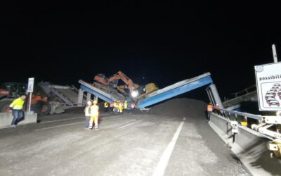Cavalcavia Anas durante demolizione crolla su autostrada, chiuso tratto D19