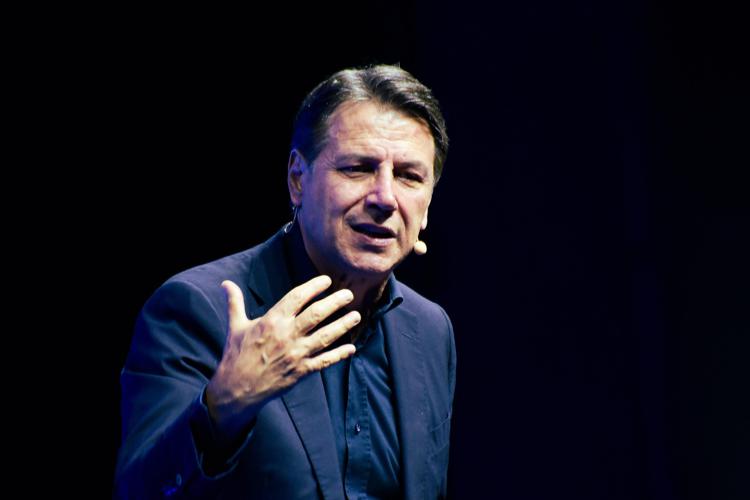 Voto conferma linea Conte, bocciato il Garante