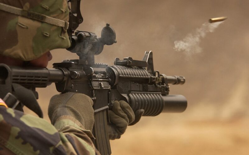 Fratoianni sostiene “Ferma il Riarmo!” contro le spese militari