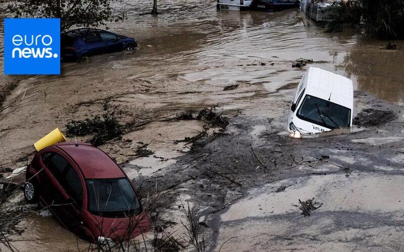 Spagna: alluvioni devastano Valencia, oltre 60 morti e dispersi