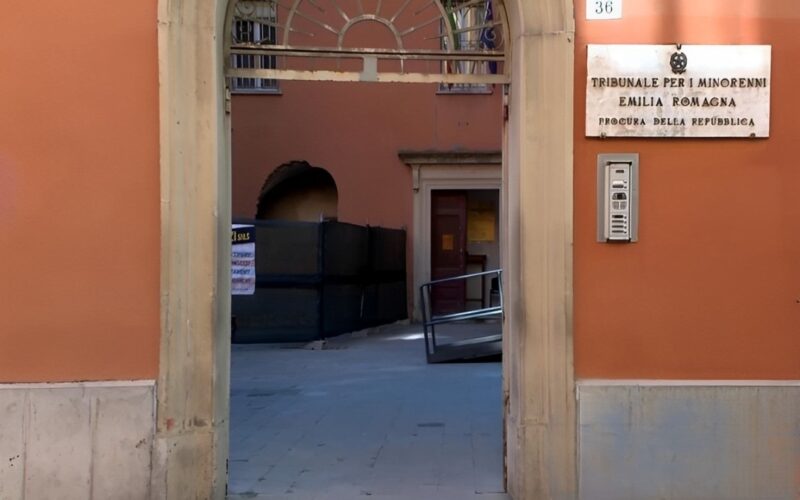 Fermo di un minorenne dopo la morte di una ragazza a Piacenza