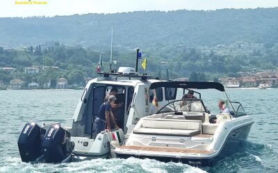 GDF Como soccorre un diportista in difficoltà sul lago