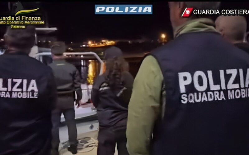 Agrigento, fermati 3 scafisti [Video] da Polizia, Finanza e Guardia Costiera