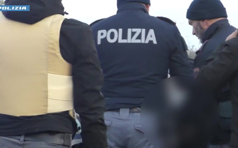 Custodia cautelare per 5 giovani a Pescara: estorsioni e minacce [VIDEO]