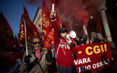 Sciopero, cortei in tutta Italia. Sindacati: "Adesione oltre 70%". Tensioni a Torino