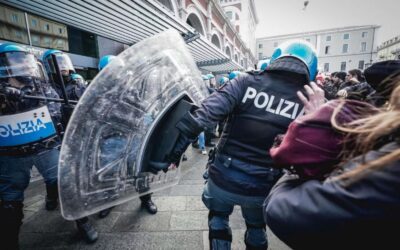 Scontri a Torino tra manifestanti e forze dell'ordine