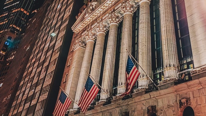 Trump galvanizza mercati globali, dollaro e Bitcoin in rialzo