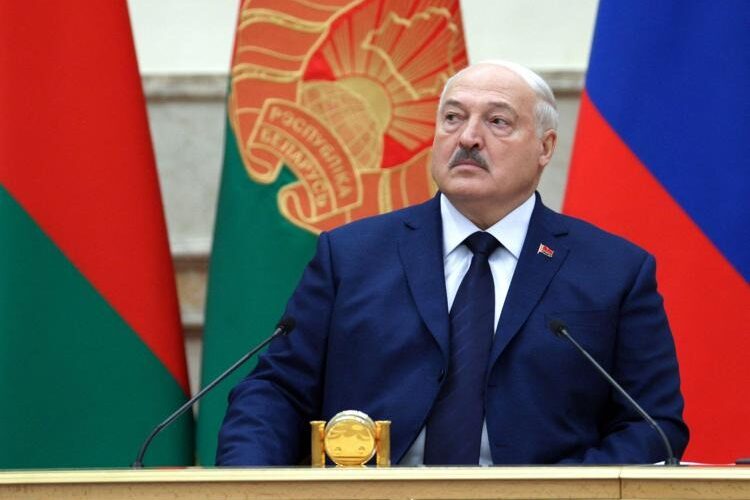 Lukashenko: “Decine di testate nucleari schierate”