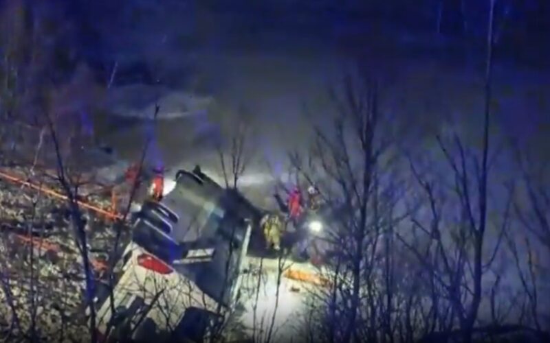 Tragico incidente in Norvegia: bus finisce in un lago, 3 morti [VIDEO]