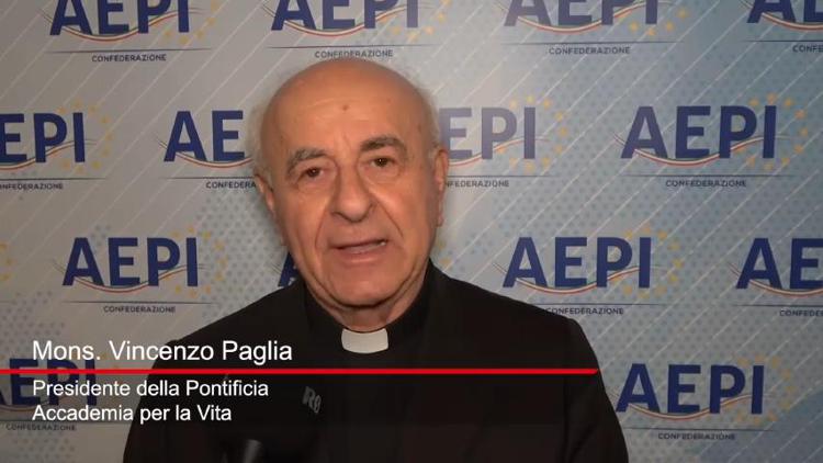 Grave incuria sociale verso gli anziani, mons. Paglia: “Situazione insostenibile”