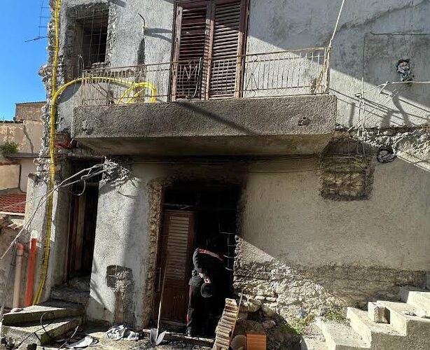 San Cipirello: Carabinieri salvano due bambini da un incendio