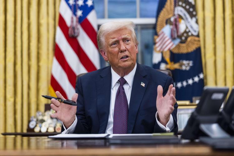 Trump attacca il Green Deal: “Un imbroglio, scegliete l’auto che volete”