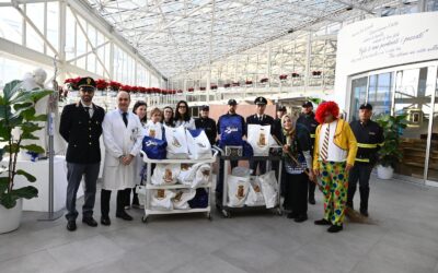 La Befana della Polizia in Lamborghini per i bimbi ricoverati