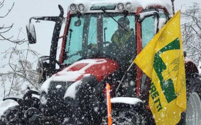 Trattori Coldiretti in azione per sgomberare le strade