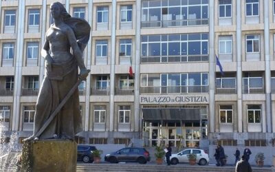 Neonato trovato morto a Bari, indagati parroco e tecnico
