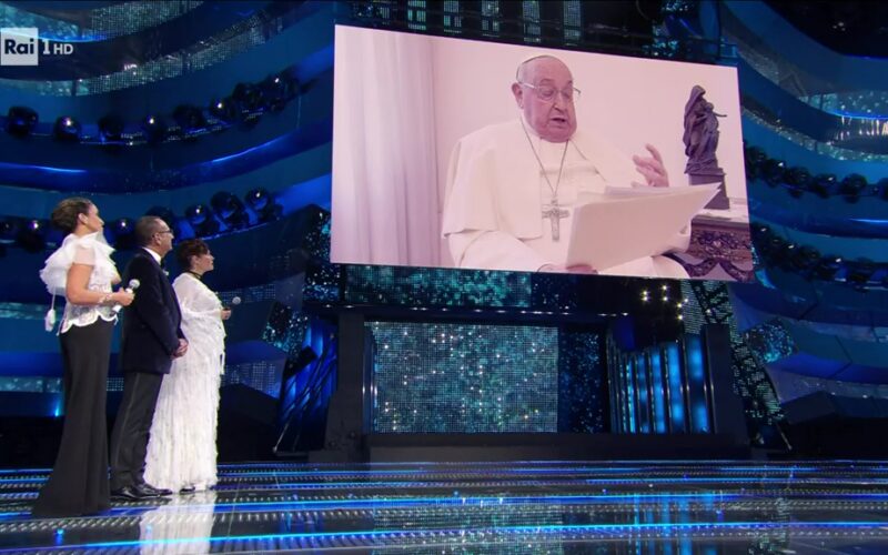 La musica come strumento [Video] di pace, il Papa a Sanremo