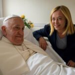Papa Francesco ricoverato, Meloni lo visita e lo trova vigile