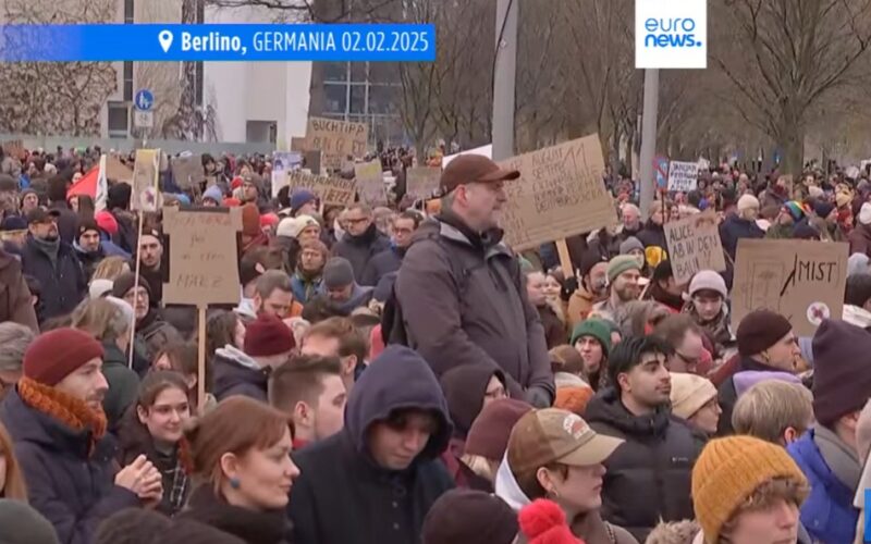 Proteste in Germania contro le politiche migratorie della CDU