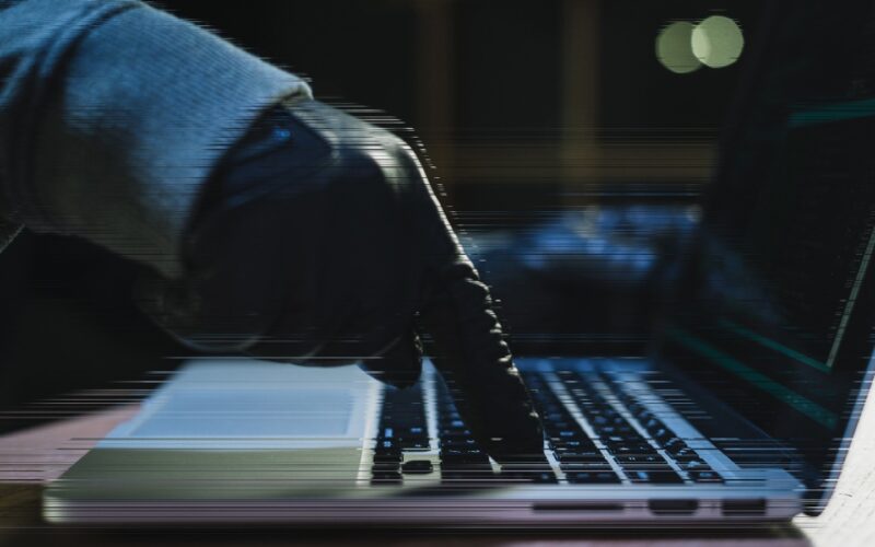 Rete di falsari smantellata: tre arresti e 115mila euro sequestrati