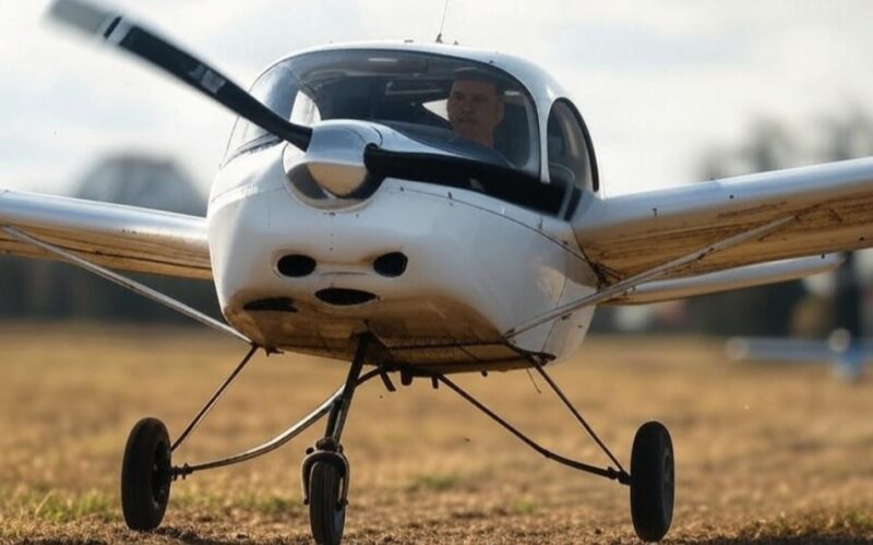 Sondrio: incidente aereo durante test velocità, equipaggio si salva grazie a paracadute