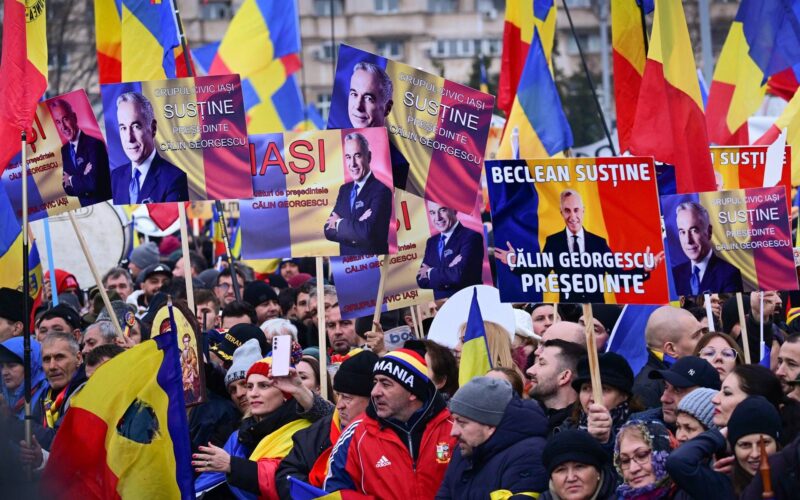 Romania, disordini dopo no a Georgescu candidato: 7 arresti e 13 agenti feriti