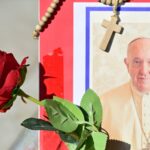 Stabilità clinica per Papa Francesco, lieve miglioramento