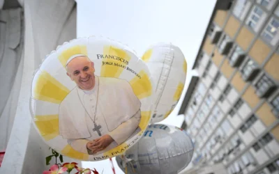 Papa, Vaticano: "Condizioni stazionarie, confermati i miglioramenti"