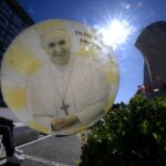 Papa Francesco, condizioni stabili e miglioramenti lievi