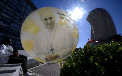 Papa Francesco, condizioni stabili e miglioramenti lievi