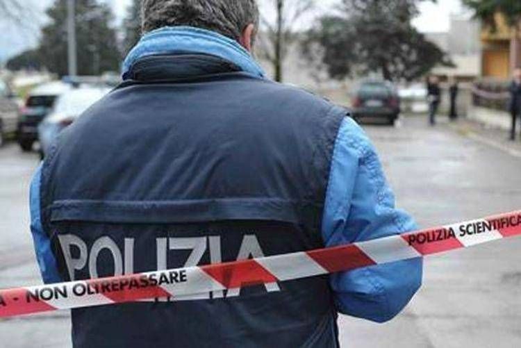 Napoli, uccide la moglie e si impicca: a trovare i corpi è stato il figlio
