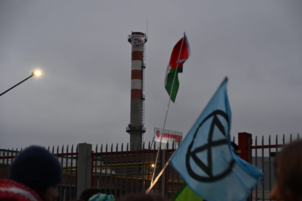 Protesta per il ruolo di Leonardo nella produzione di armamenti