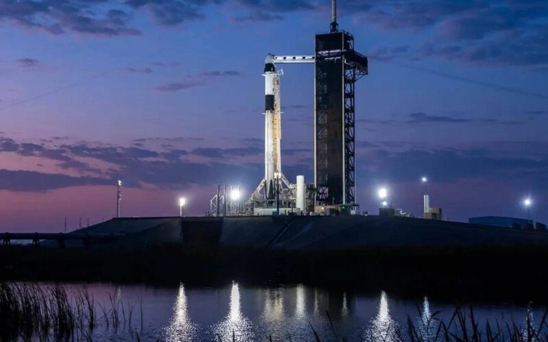 Nasa rinvia missione SpaceX: astronauti ancora sulla ISS