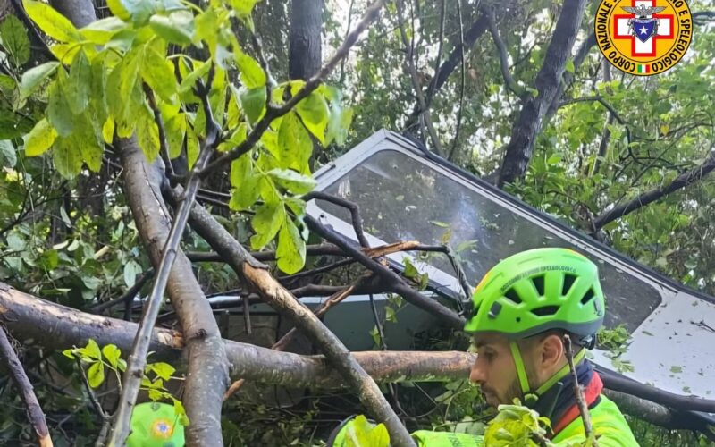 Cade funivia del Faito Napoli, quattro morti, forse cinque, bilancio terribile