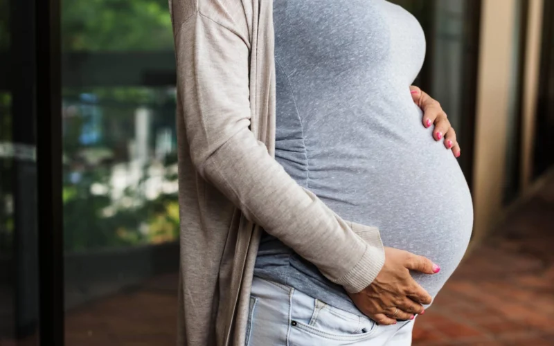 Roma, finge due gravidanze per tornare con l’ex: condannata per stalking