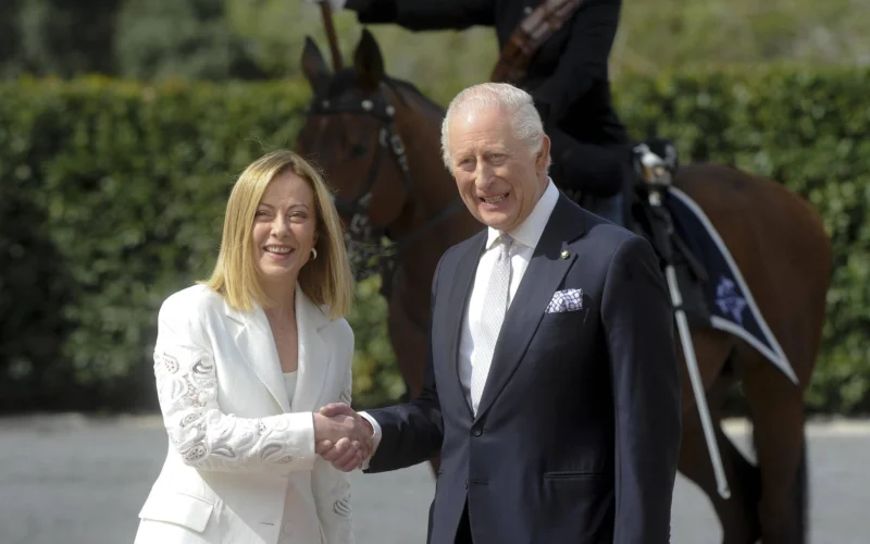Carlo e Camilla a Roma, l’incontro con Meloni poi il discorso alle Camere