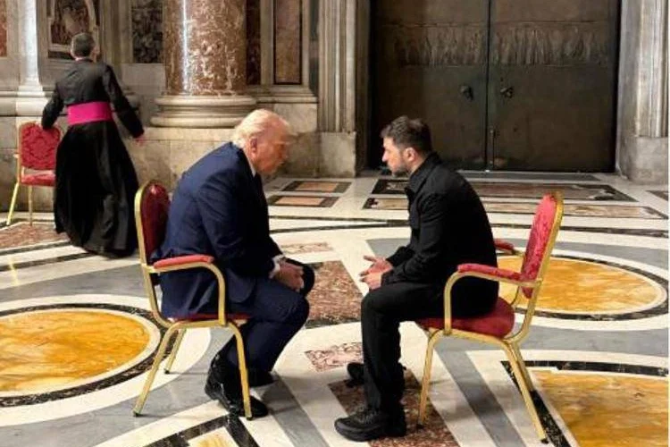 Incontro lampo tra Trump e Zelenskyj a San Pietro