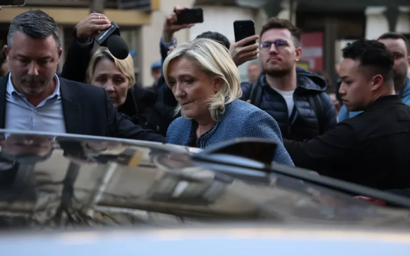 Le Pen, sentenza d’appello entro estate 2026: possibile rientro