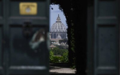 Conclave, la fumata è bianca: la Chiesa ha un nuovo Papa