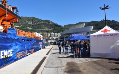 Arrestati due scafisti dopo sbarco di migranti a Salerno