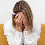 Licenziata due volte per gravidanza e aborto spontaneo