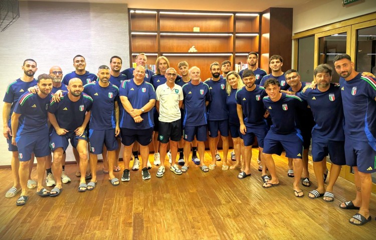 Italia-Brasile Mondiale di Beach Soccer: la visita di Roberto Desini al ritiro azzurro