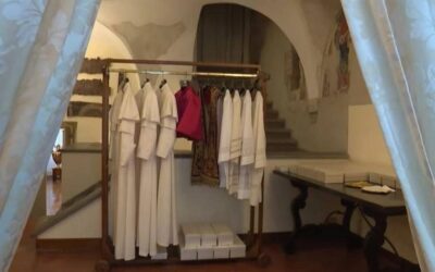 Stanza delle Lacrime, il primo passo del nuovo Papa