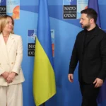 Ucraina, Zelensky 'lascia' la divisa: al vertice Nato con giacca e camicia