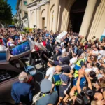 Funerali di Martina, applausi e rabbia ad Afragola