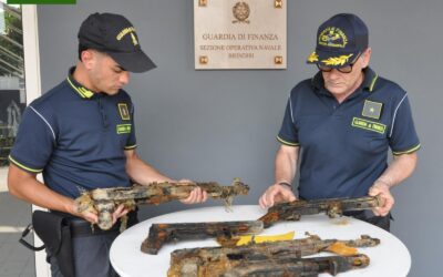 Rinvenute in mare [VIDEO], dalla Guardia di Finanza armi da guerra