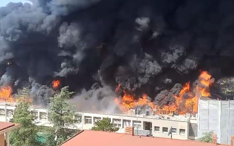 Incendio Università [Video] della Tuscia, crolla secondo piano in fiamme