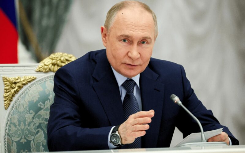 Putin apre a incontro con Zelensky per chiudere il conflitto