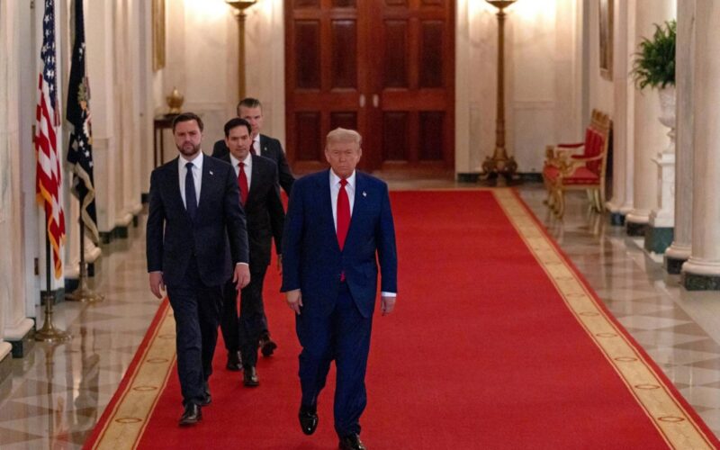 Iran, Vaez: “Regime change solo con tre condizioni”