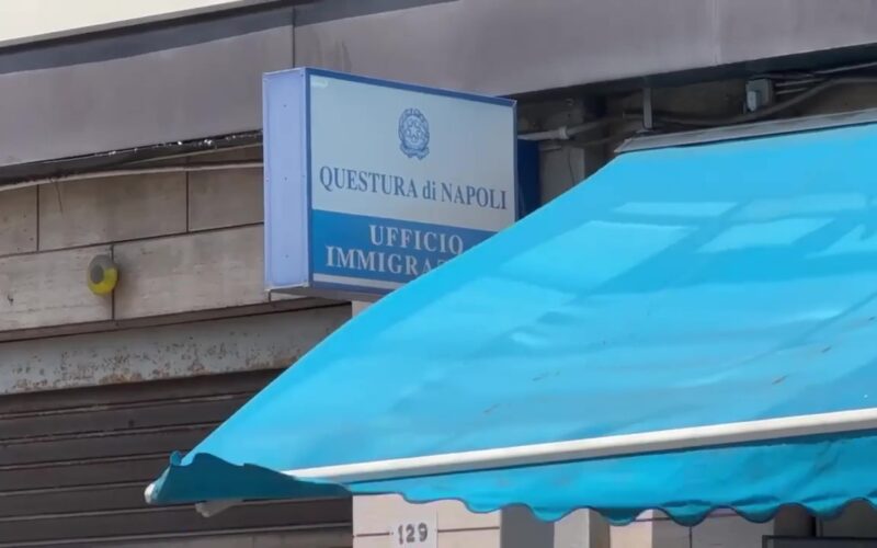 Migranti: clandestini in Campania, 34 arresti, sequestrata Ferrari