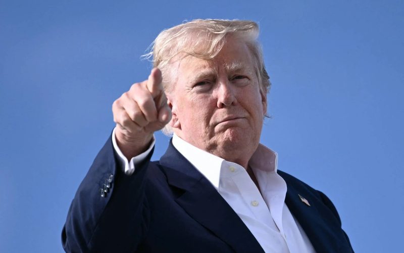 Trump critica vertice Putin-Zelensky e Fed, clima teso